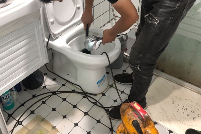 抱由镇疏通下水道