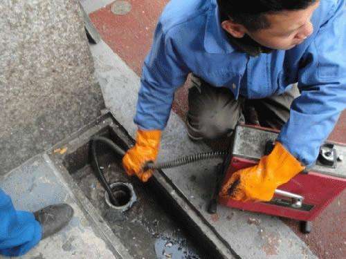 抱由镇疏通下水道