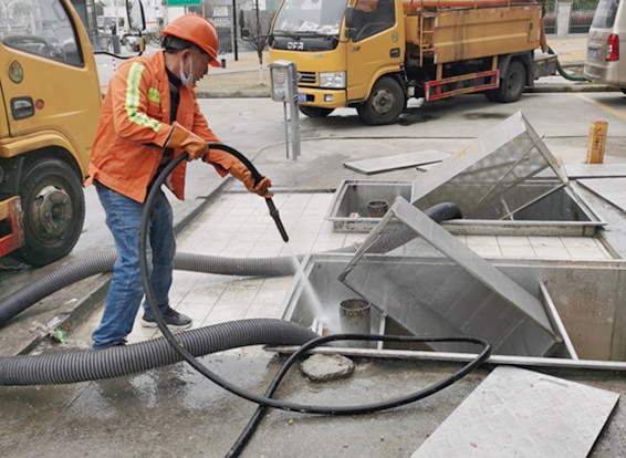 抱由镇隔油池清理